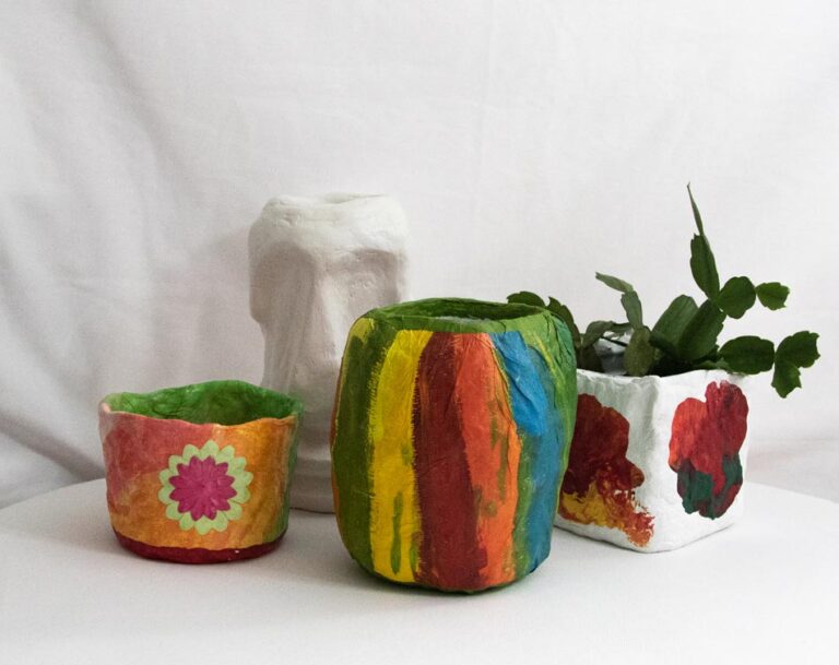 Vases décoratifs en papier mâché