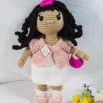 Poupée au crochet tenue de ville