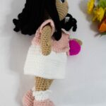 Poupée au crochet tenue de ville