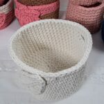 ensemble de paniers au crochet couleur blanc cassé